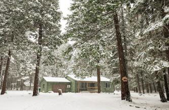 Lassen National Park Luxury Cabin with Hot Tub - Foto 29