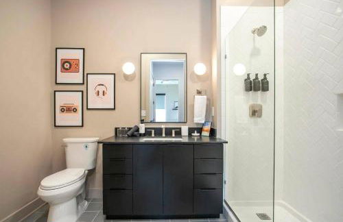 2 Bedroom + Loft Condo, Coffee Shop in Building - Foto 19