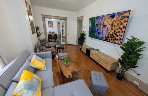 Spacious duplex retreat in city w/ Parking nearby - Foto 9