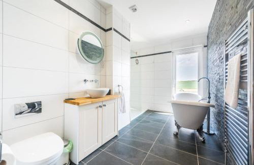 Cornwall Holiday Home with Hot Tub & Sea views - Foto 7