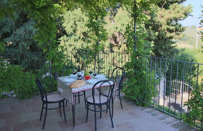 Farmhouse Bliss With Pool, Wine and Tails - Photo 24