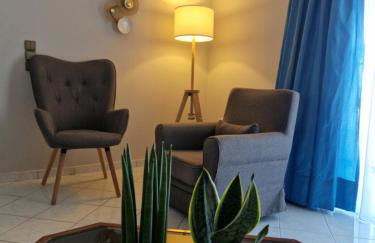 K for Karavomilos - Photo 2