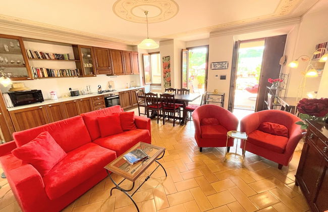 Central Spoleto Apartment With Large Sunny Terrace With Views - Photo 22