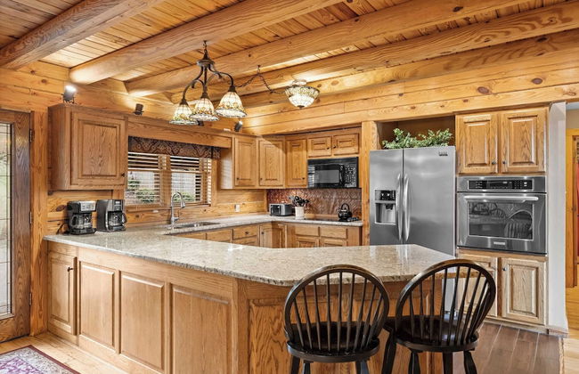 Lakeside Lodge by Avantstay Hot Tub + Dock - Foto 2