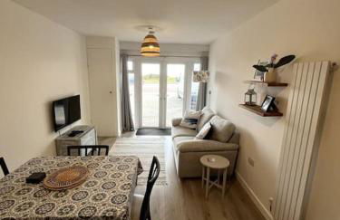 Beach Front Apartment - Photo 5