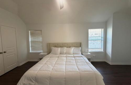 Luxury Lakefront 4BR - Corporate & Extended Stay Friendly - Foto 33