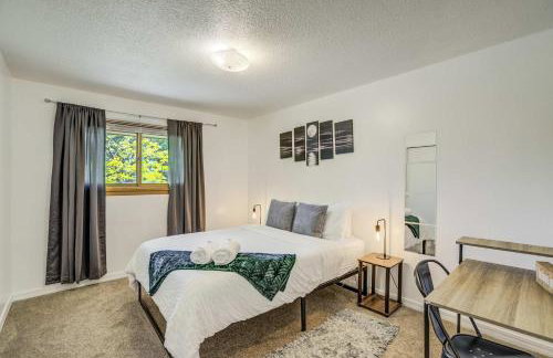 Alder Nest Cozy Retreat w Fire Pit & Workspace - Foto 5