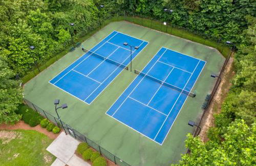 Pool and Patio, 8 minutes from Mall of Georgia! - Foto 13