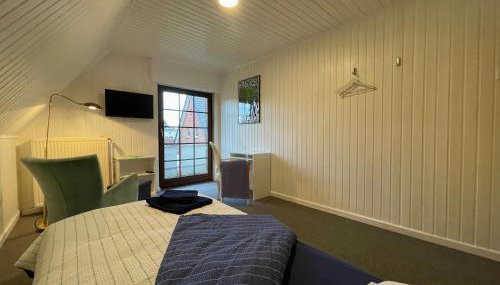 Ganzes Haus I Teams I Monteure I 4 Einzelzimmer I 2 Doppelzimmer I 2025 renoviert I Smart TV I Garten I 3 Bäder - Foto 3