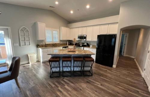 Cadbury 4BR Outdoor Kitchen Sleeps 8 Peaceful - Photo 5