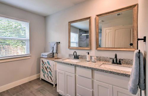 about 2 Mi to Pleasure Pier! Snowbird and Family Getaway - Foto 22