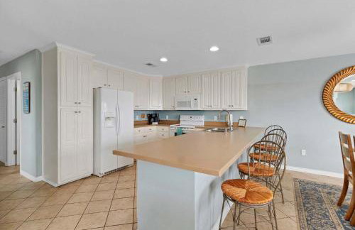 3BR Condo Gulf Views with Pool, Boat Launch and Dock - Photo 6