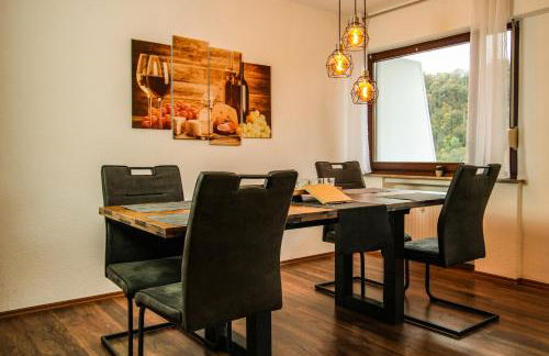 Moderne FeWo, nähe Bahnhof, Balkon, Burgblick, Boxspringbett, Waschtrockner - Foto 11