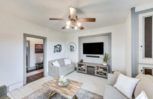 Pet and Family Friendly! Home with Fenced Yard and Deck - Foto 6