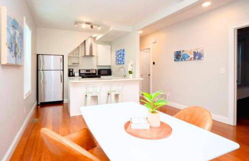 Jennifer's Chic Modern 1st Floor Apt Private Patio - Foto 12