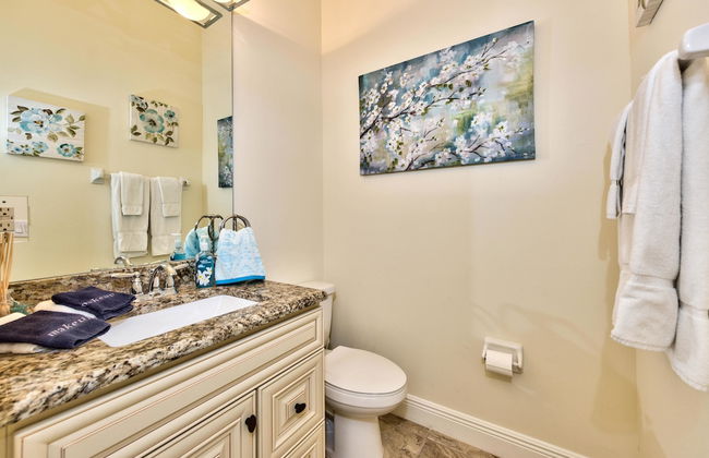 Amalfi Vacation Rental: Stylish 3-BR Retreat Steps from Vanderbilt Beach. Relax by the Private Pool and Enjoy Modern Amenities. Ideal for Families with Easy Access to Mercato and Local Attractions - Photo 20