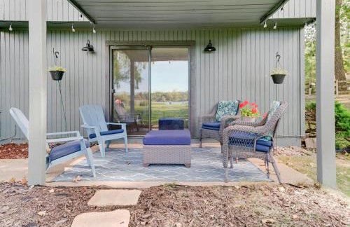 Lakefront Retreat with Views and Decks and Fire Pit - Foto 23