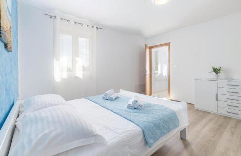 4 Bedroom Gorgeous Home In Pican - Photo 36