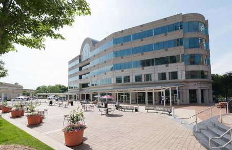 2BR Home with Fenced Backyard, Minutes to Uptown - Foto 21