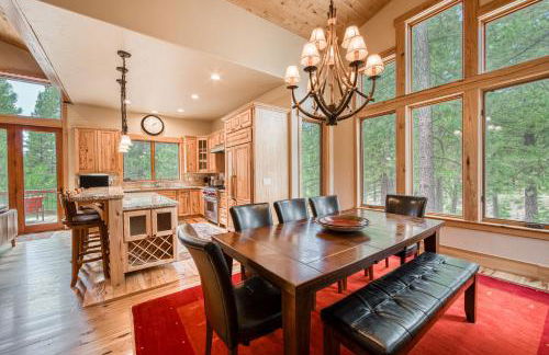 Truckee Timbers at Gray's Crossing by Tahoe Getaways - 4BR w Hot Tub, Ping Pong & EV - Foto 16