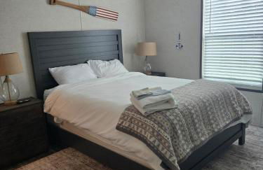 Fun, relaxing, charming retreat - Photo 25