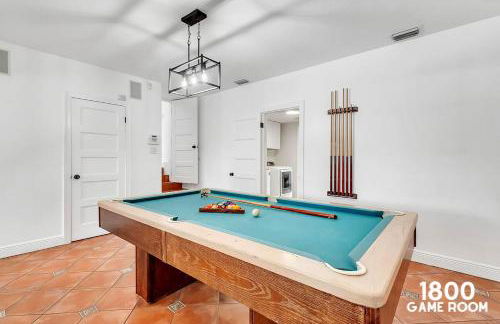 3 Home 12 bedroom compound with Pool and BBQ sleeps 24 - Foto 9