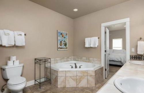 6BR - 6 King Beds - EV - 10min Downtown - Foto 50