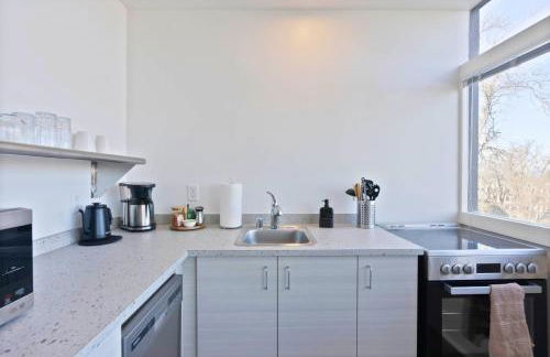 Iconic Modern Stay w Free Parking - Foto 17