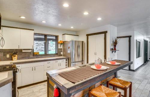 Deck and Mtn Views Libby Home on Golf Course! - Foto 7