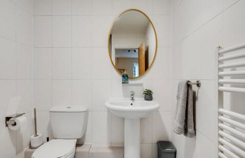 Brimmond Homes - nr to Univ, Hospitals, o2 Apollo, PLAB & 7 mins to City Centre - Stylish, Modern & Secure 2 Bed, 2 Bath Apt with Allocated Free Parking - Foto 47