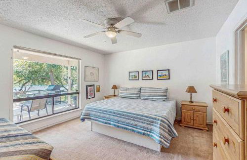 Spacious Lakefront Home with Water Views, WiFi & Private Washer/Dryer - Foto 11