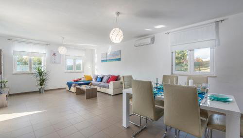 Villa Marilu, modern villa with pool near the sea - Foto 2