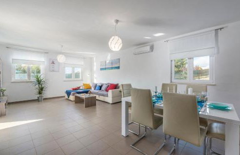 Villa Marilu, modern villa with pool near the sea - Foto 2