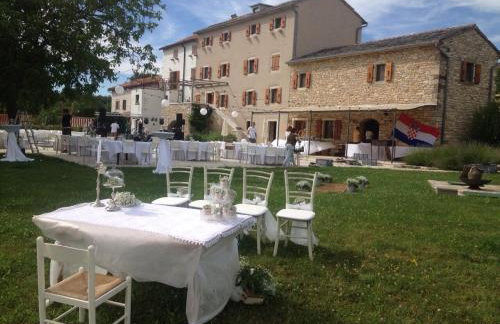 Villa Poropati, Grožnjan, Istria - Luxury Countryside Estate for up to 19 persons - Large pool of 80m2 with kids section - Foto 33