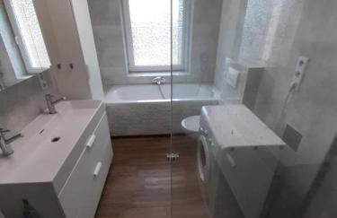 Erdgeschoss 75 m2 Großer Parkplatz WLAN Terrasse 30 m2 Übernachtung Unterkunft - Foto 17