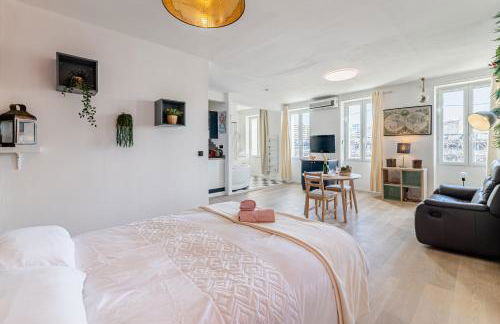 Aurora Lov'Room Proche de Saint Charles - Foto 19