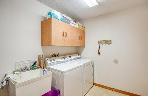 Lake Smith Getaway with Dock Families Welcome! - Foto 24