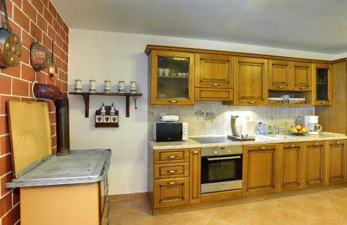 Holiday Home in Rojnici With Private Pool - Photo 34