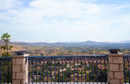 Mansión con Jacuzzi a 40 grados, gran piscina y Pádel - Photo 52