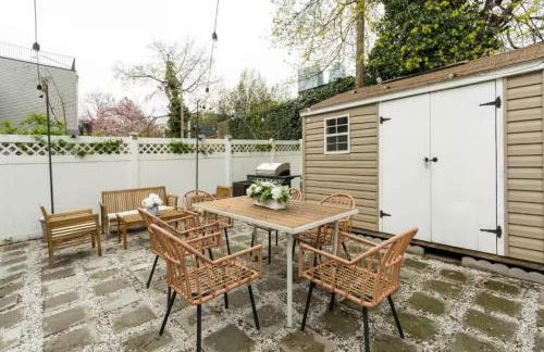 Chic 3BR-4BD-3Bath Oasis with Backyard Near NYC - Foto 31