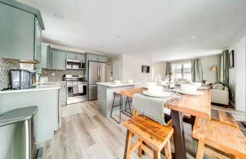 Walk to Lake Pet-Friendly Cottage in Jamestown! - Foto 8