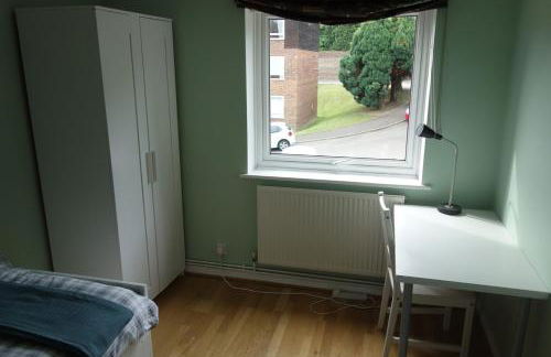 NEW Cosy 2 Bedroom Flat - Englefield Green - Foto 17