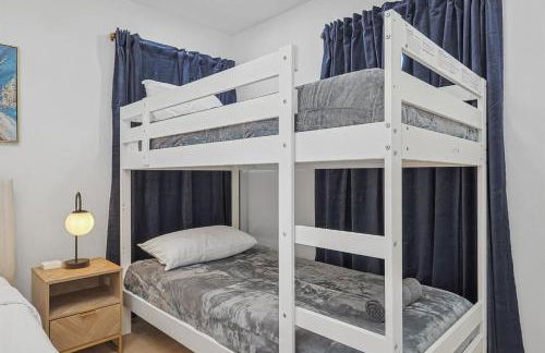 3-BD 3-BA Bungalow ft Backyard w Deck & Firepit - Foto 29