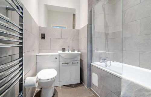 Stunning Newly Furnished Ground Floor Apartment - Foto 11