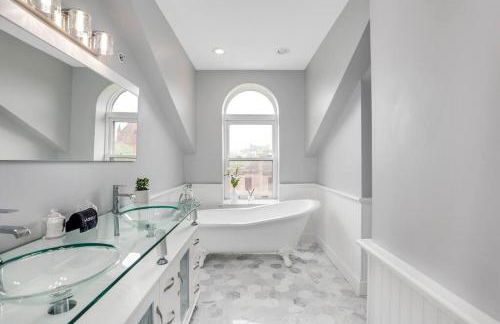 Lumber Barons Detroit Brush Park Penthouse 3BR 2 Kings 1 Queen 2 Baths 1 Car Garage - Photo 27