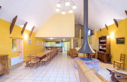 Grande maison conviviale à Saint-Côme-d'Olt avec jardin et cheminée - Photo 4