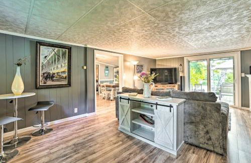 Riverfront Home with Dock about 6 Mi to Cheboygan! - Foto 5