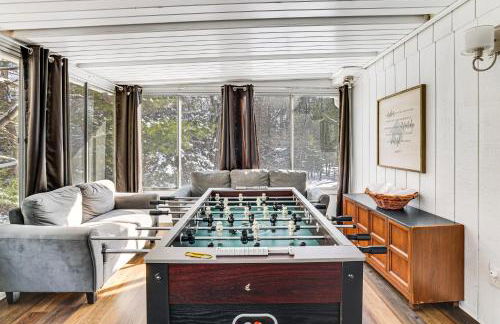 Games, Fire Pit, Hot Tub Pocono Lake Family Home! - Foto 12