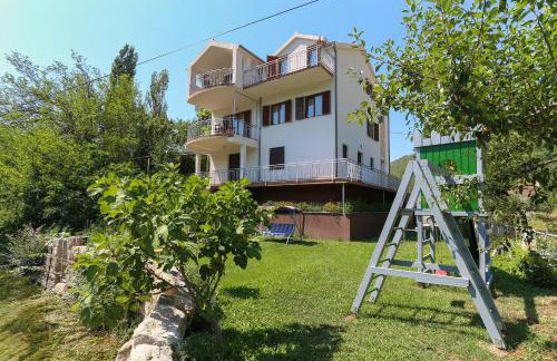 Waterfall House Getaway - Photo 5