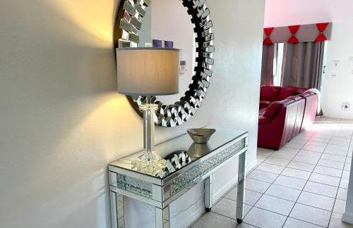 Disney Dream with Hot Tub, Pool, Xbox, Games Room, Lakeview, 10 min to Disney, Clubhouse - Foto 50